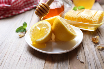 Obraz na płótnie Canvas Lemon and honey on wooden table