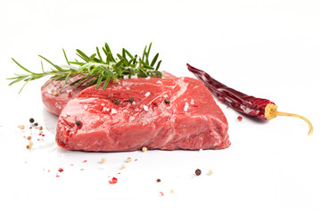 fleisch stück auf weissem hintergrund