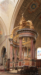 Fototapeta na wymiar Baldaquin en marbre dans la cathédrale de Tarbes (65)