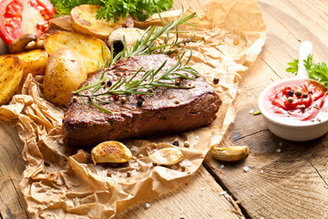 irisch rinder steak mit bratkartoffeln