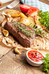 irisch rinder steak mit bratkartoffeln