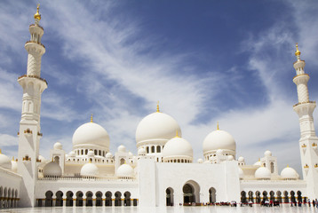 Fototapeta na wymiar Белая мечеть Абу-Даби. ОАЭ.