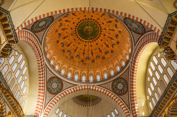 Fototapeta na wymiar Inside the Blue mosque in Istanbul, Turkey