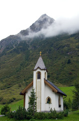 Fototapeta na wymiar Antoniuskapelle in Wirl bei Ischgl - Alpen