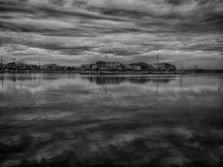 Fototapeta premium Lagune avant l'orage