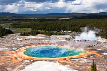 USA - Yellowstone NP, prismatic pool - 69801258