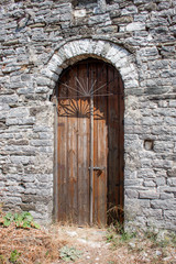 Fototapeta na wymiar Ancient bown wood door in Gjirokaster