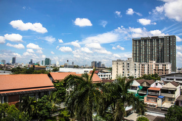 Obraz premium Bright sky in the city