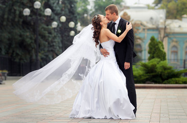 Naklejka premium beautiful wedding couple