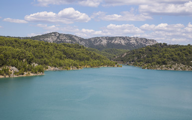 Fototapeta na wymiar Dam wall in Bimont park, Provence, France