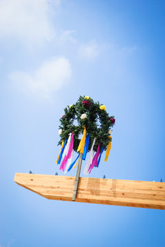 Holzsparren mit Richtkrone, Richtfest