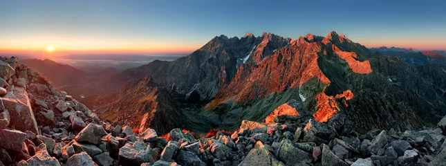Photo sur Plexiglas Tatras Panorama de coucher de soleil de montagne du pic - Slovaquie Tatras