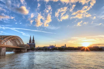 Badezimmer Foto Rückwand Cologne Cathedral and skyline when sunset, Germany © Noppasinw