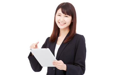 Obraz premium タブレットを持って笑うビジネスウーマン