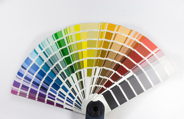 Farbfächer mit weißem Hintergrund