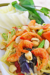 Thai papaya salad serve with vegetables