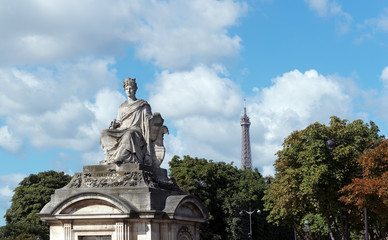 Fototapeta premium statue place de la concorde et Tour Eiffel