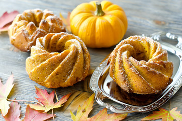 Pumpkin cakes with autumn leaves