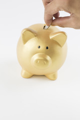 お金を入れる貯金箱