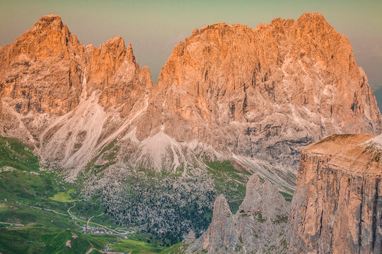 View to Punta Grohmann, Cinquue Dita, Sasso Lungo, Piz Ciavaces