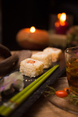 Schön angerichteter Teller mit Sushi