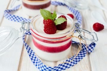 Cold panna cotta