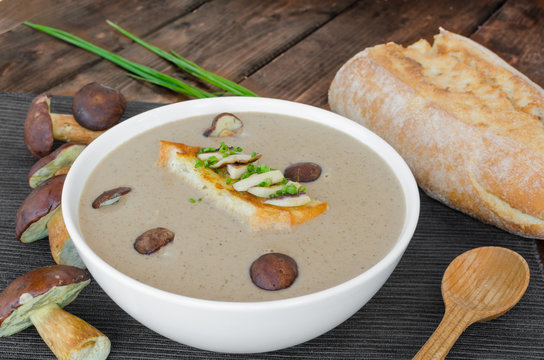 Mushroom cream soup with toast and fresh herbs