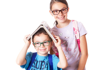Bambini con occhiali e zaino - 69855670