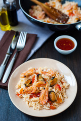 stir fried rice noodles with prawns and mussels