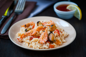 stir fried rice noodles with prawns and mussels