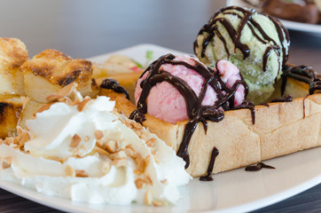 Honey toast and ice cream