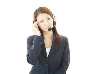 疲れた表情のオペレーター