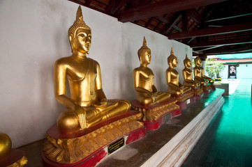 Buddha statue in Wat Phra Si Rattana Mahathat temple