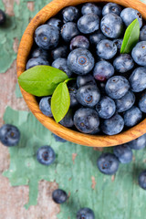 blueberry in a bowl on wooden surface