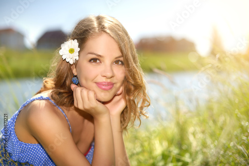 девушка цветы природа улыбка лицо загрузить