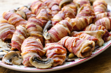 Wrapped baked bacon with button mushrooms
