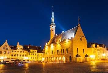 Fototapeta na wymiar Tallinn central Town Hall Square by night (Raekoja plats)