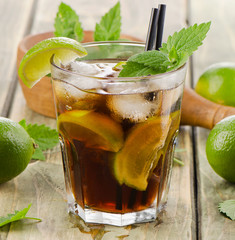 alcoholic cocktail