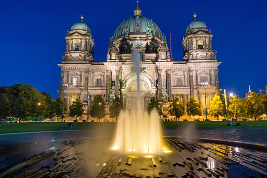 The Berlin Dom and a waterspout fountain at dawn