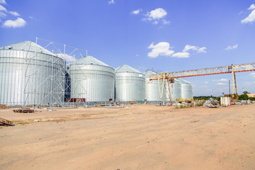 Construction site elevator, granary