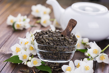 Fototapeta na wymiar Dry green tea with jasmine