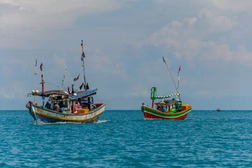 Fotobehang Indonesian fishermen on the colorful fishing boats in the sea © greenycath