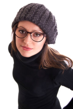 Ragazza con occhiali e cappello