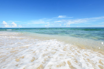 Fototapeta na wymiar 南国沖縄の綺麗な珊瑚の海と夏空
