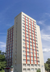 Sanierter Plattenbau 05732