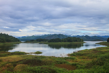 Fototapeta na wymiar Views over the reservoir Kaengkrachan dam