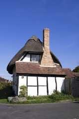 Fototapeta na wymiar traditional english cottage