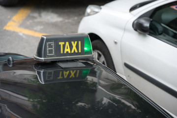 Obraz na płótnie Canvas Information lantern on the roof of taxi car in Barcelona.
