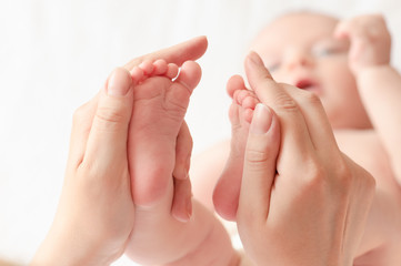 Obraz na płótnie Canvas Baby feet close-up