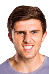 Obraz premium Zły młody człowiek warczy do kamery